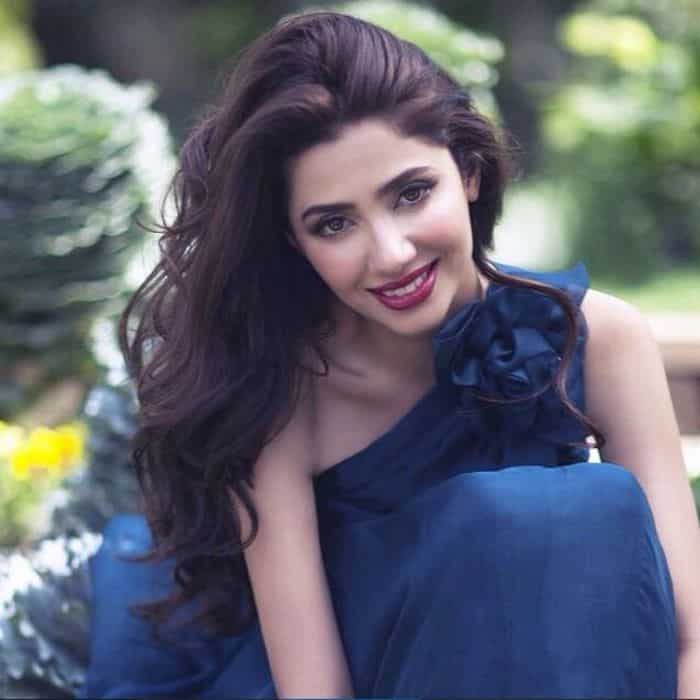 Mahira-Khan-Love-Scene-Nawazuddin-Siddiqui-Shahrukhs-Raees2