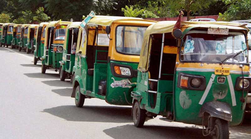 Auto driver misbehave with a man in Jadavpur