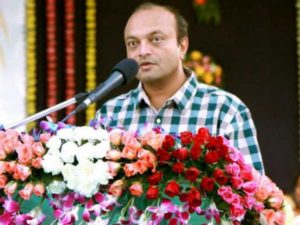 উরিতে শহিদদের সন্তান-সন্ততিদের পড়াশোনার ব্যয়ভার নেওয়ার কথা জানিয়েছেন মহেশ সাভানি৷