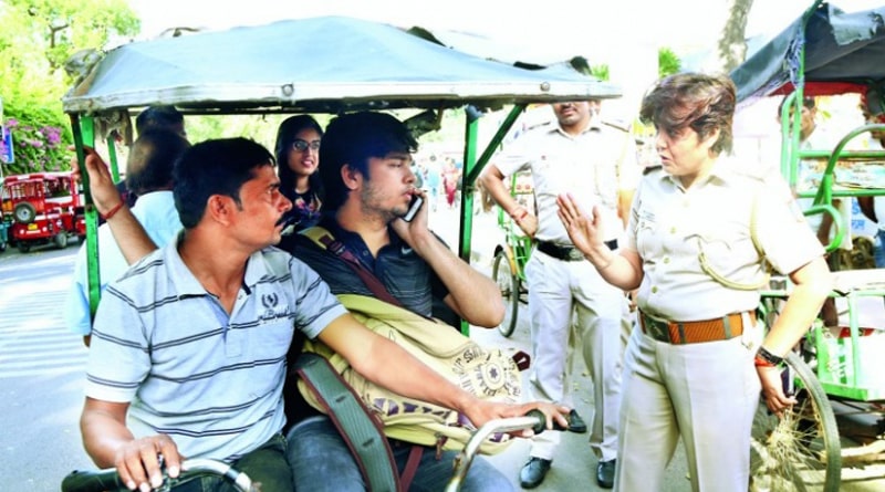 Girl Screamed for 'Help' but it was a surprise for delhi Police