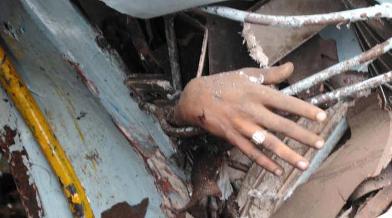 Bus turns turtle on the way to Picnic, 1 killed, 15 injured