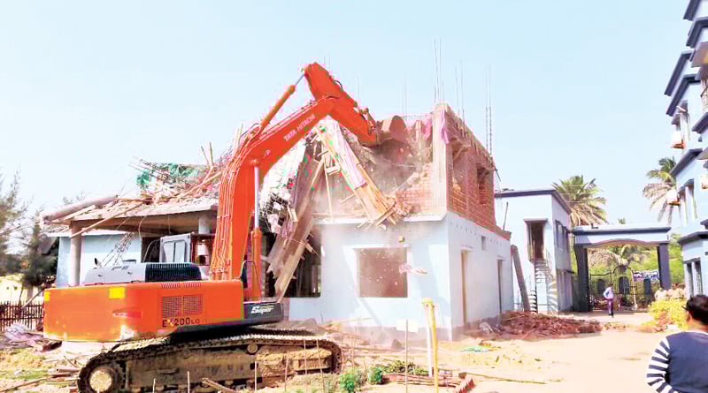 Authority demolished illegal hotels in Mandarmani, Officer in charge closed