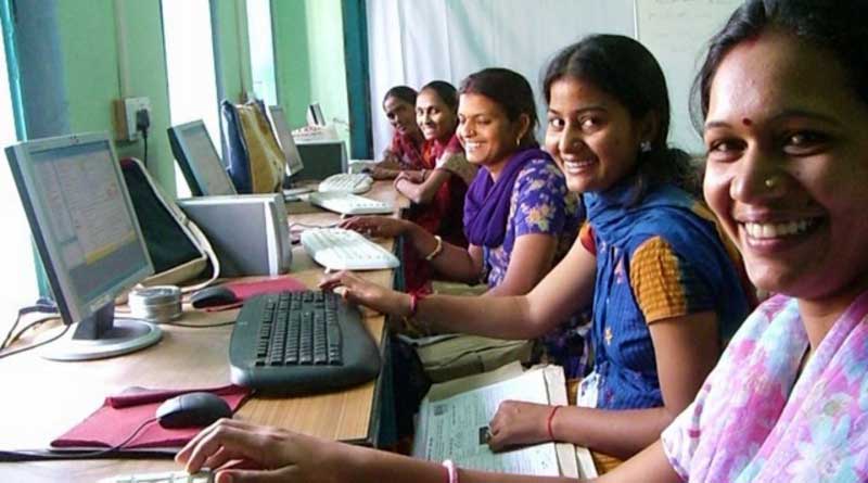 Census shows married women ahead of singles at work