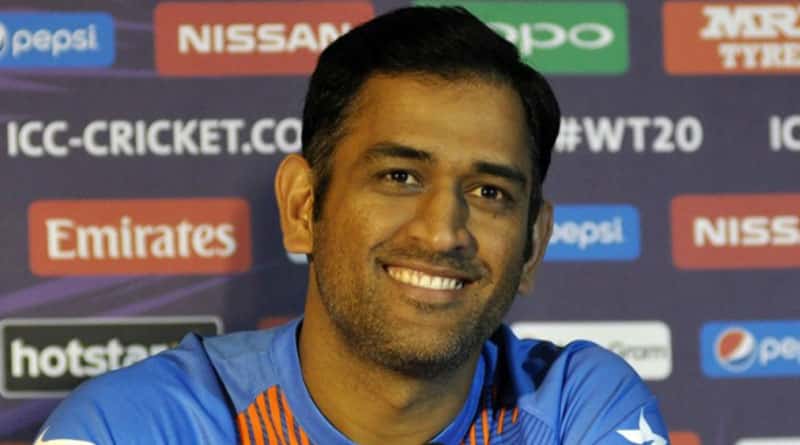 dhoni_web