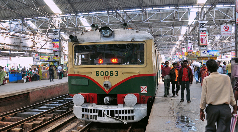 Railways likely to clamp ban on clicking selfie