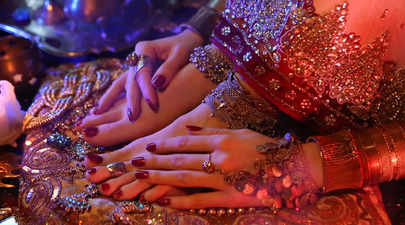 Bride strips on wedding dais to debunk skin disease allegations  