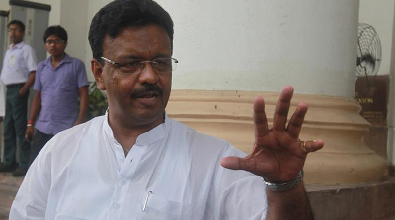 Residents complains WB Minister Firhad Hakim at 'Didike Bolo'