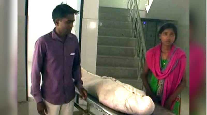 Kolkata: goon enters police station, thrashes cops
