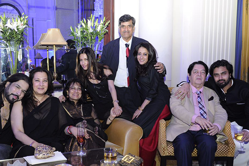 riya-sen-exclusive-pics-from-her-wedding-reception_d1d6271a1a5042e6af36b892b79b147c