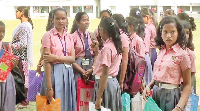 To avoid eve teasing maldah school decides to break class schedule between girls and boys