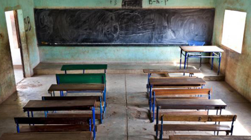 South Dinajpur: Parents Shut down school 