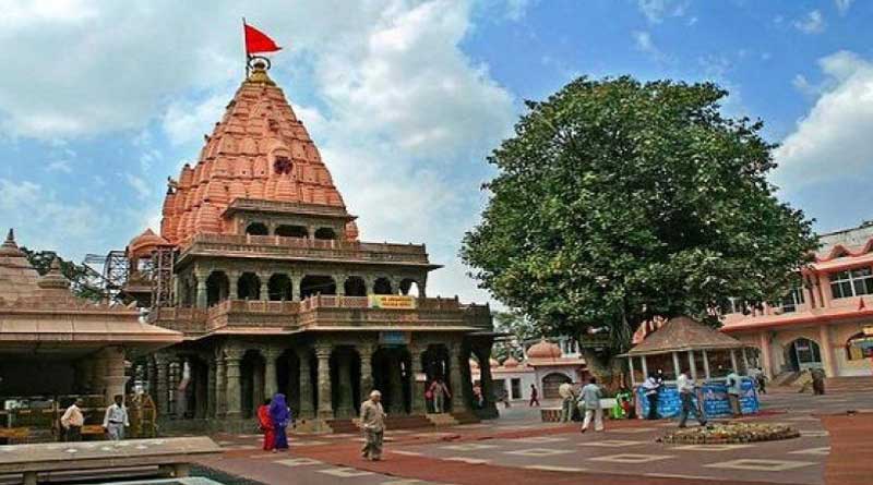 Watch flower vendors in fierce fight on Ujjain street
