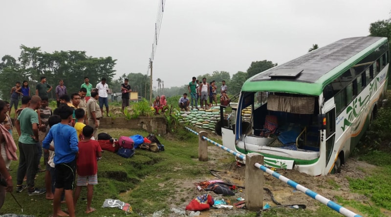 Jalpaiguri: Bus fall in cannal, 14 injured 
