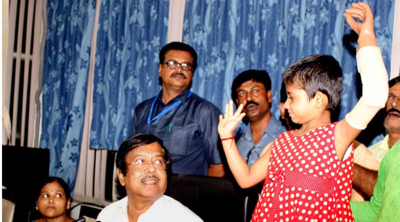 Haroa: minor girl injured in explosion gets back her hand  