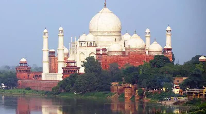 UP govt to ban plastic near Taj Mahal