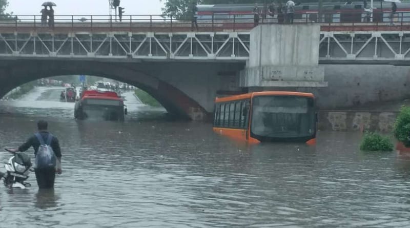 Heavy rains lash Delhi, Humour on twitter 