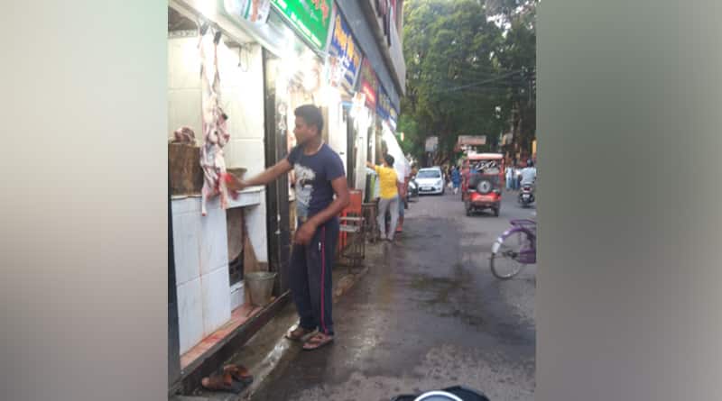 Murshidabad: a meat seller allegedly spray pesticide on raw meat, detained