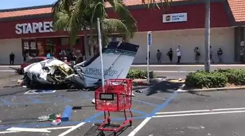 California: Plane breaks down at parking lot of shopping mall, 5 dead