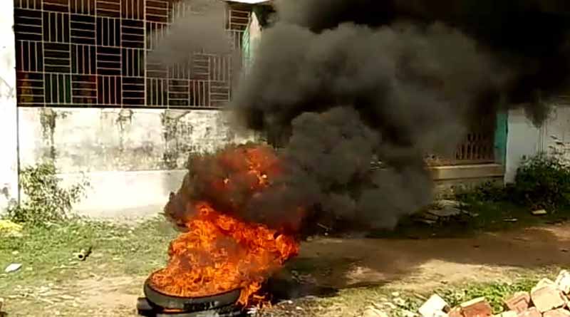 Murshidabad: Students protesting over mismanagement in college