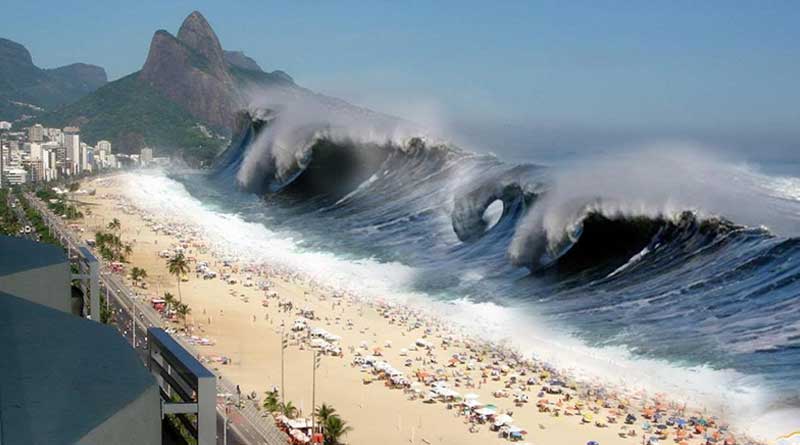 Tsunami hits Indonesian