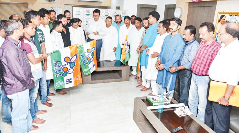 VHP, Bajrang Dal members join TMC 