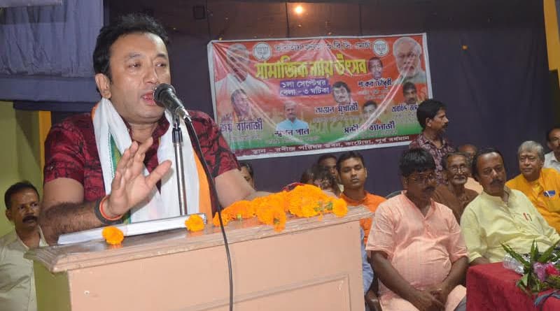 BJP central committee member Vijay Bandopadhyay passed the order in Katwa on Saturday by the party workers