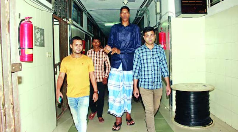 World's 'tallest man' ill, Bangladesh PM offers aid 