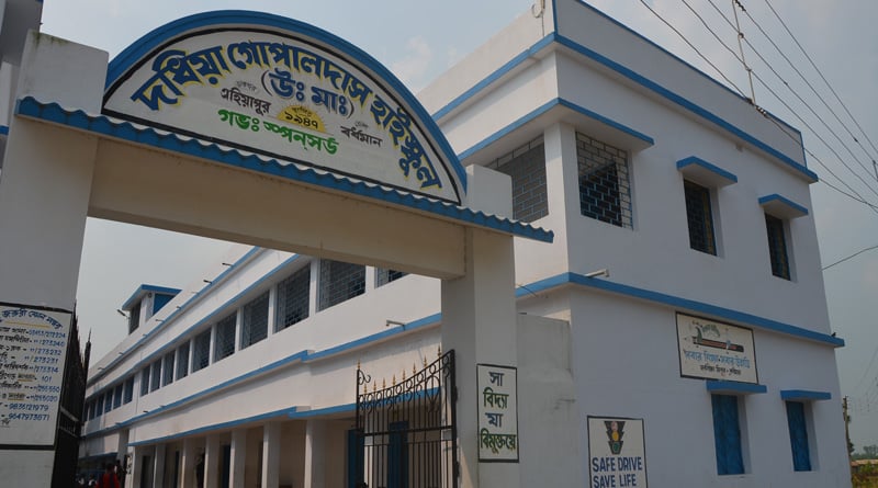 Katwa school student shoots self in toilet