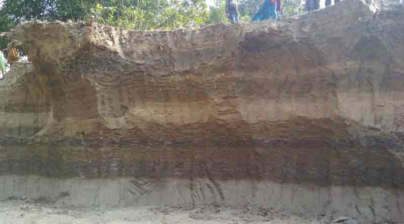 Landslide in Nadia, 2 dead