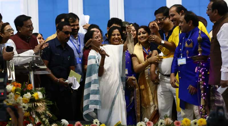 Mamata raps IT notice to Puja committees