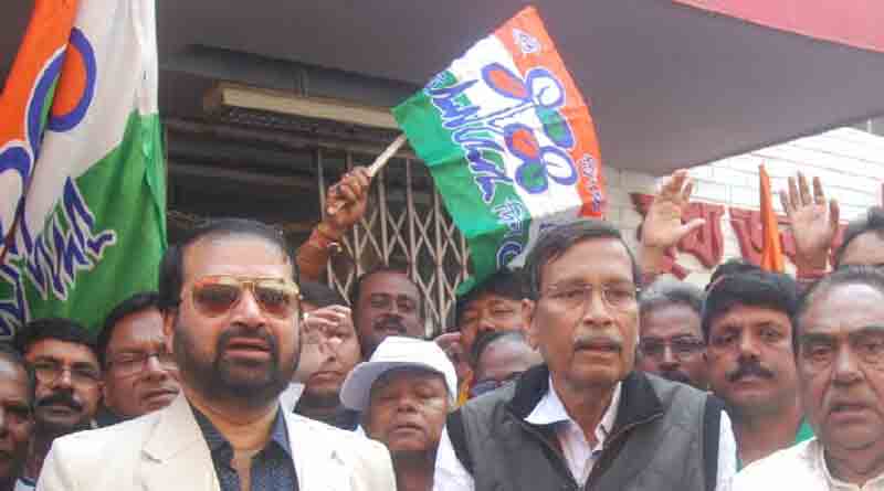 Chaos over Ayushman card at Krishnanagar 