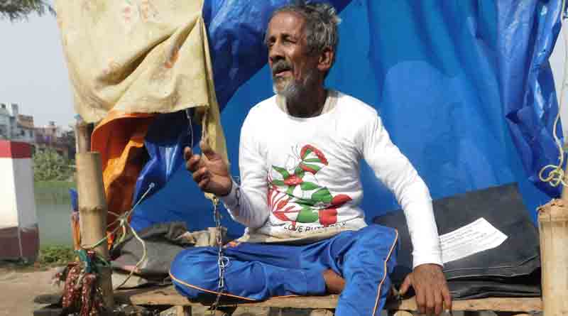 Elderly man chained in Kalna 