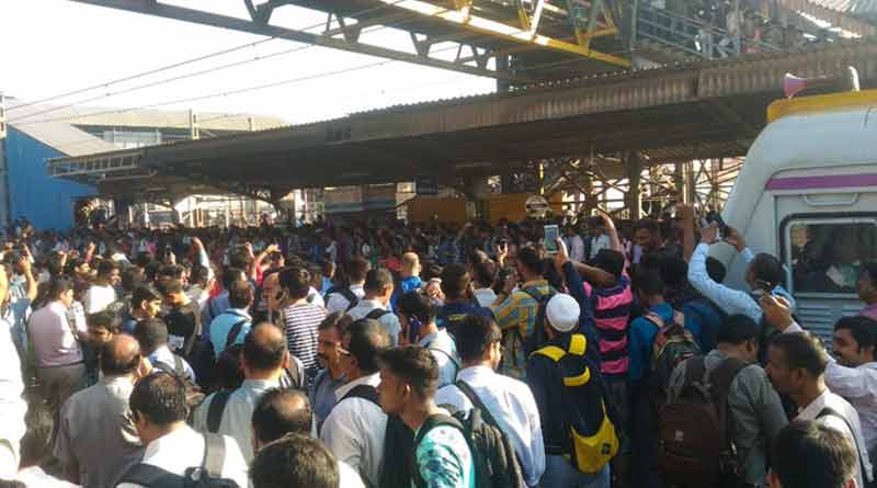 Railway tracks blocked in Mumbai