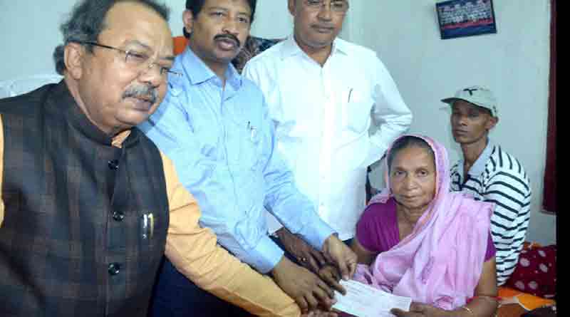 Ministers to martyr jawan's house