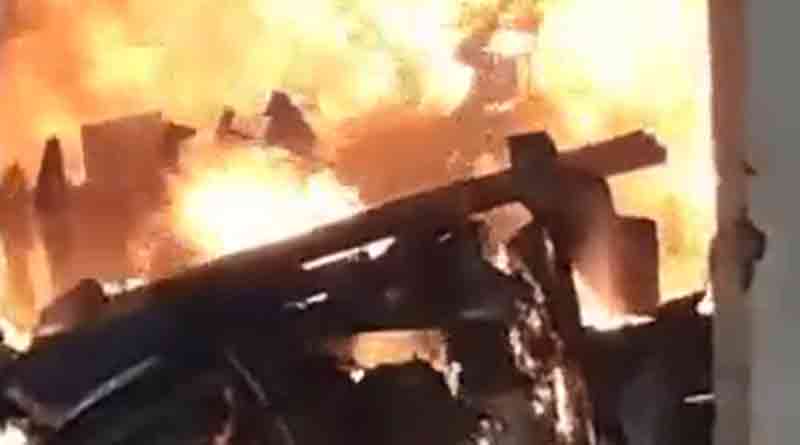 Fire at South Kolkata's Jadubabur Bazar, four fire at the spot