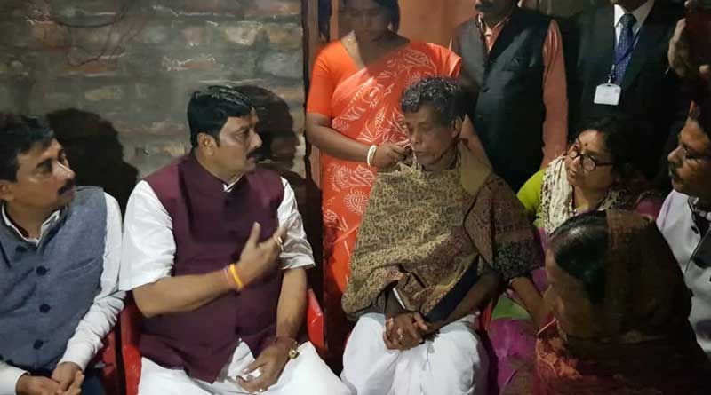 rahul sinha at martyr jawan's house