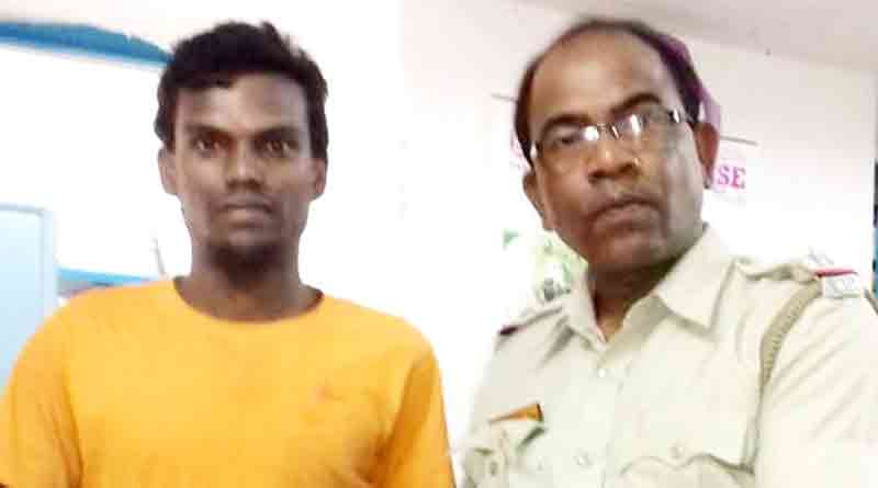 Poor youth gives back bundle of money