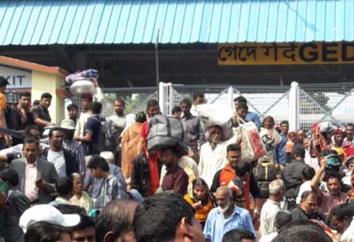Bangladeshis meet Indians