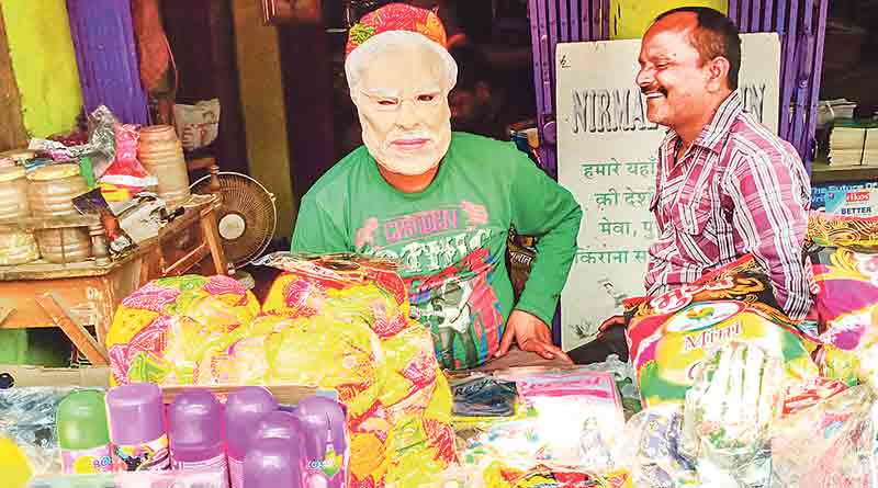 Modi, Mamata masks is trend for Holi
