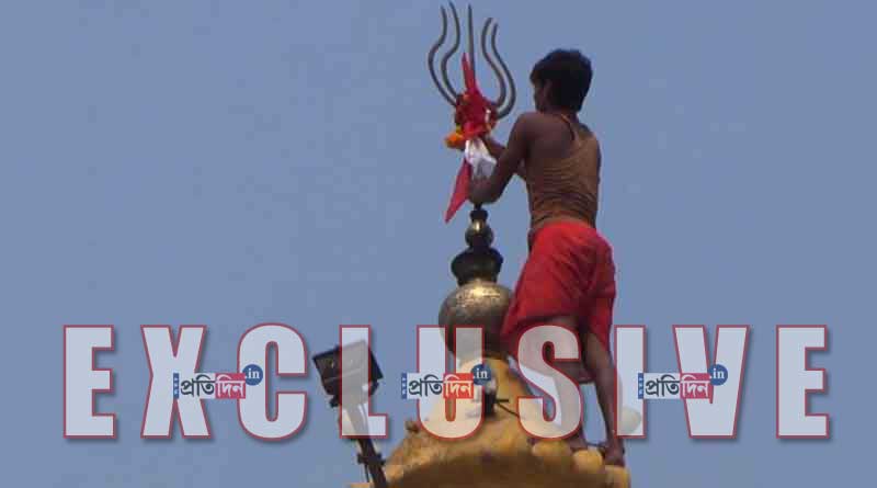 Men celebrate Shiv Ratri in Deoghar