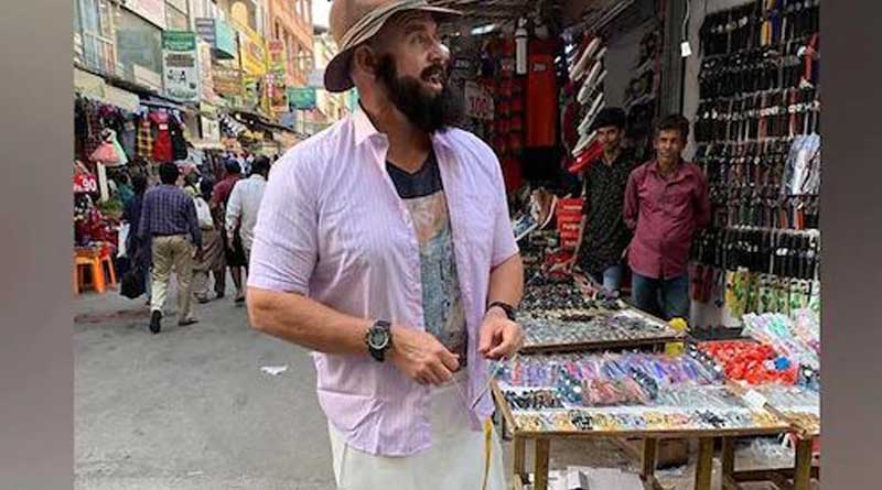 Matthew Hayden seen while shopping in Chennai Street in a weired look.