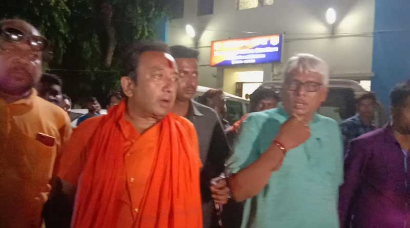 BJP Leader Joy Banerjee heckled by goons at poll campaign