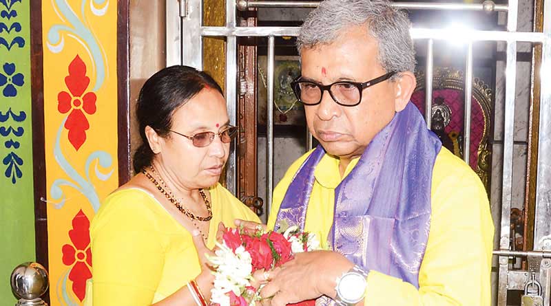 Gitarani Bhunia, Wife of Manas Bhunia helping husband
