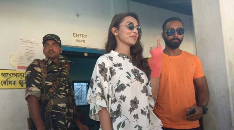 Actress Mimi Chakraborty cast her vote in Jalpaiguri