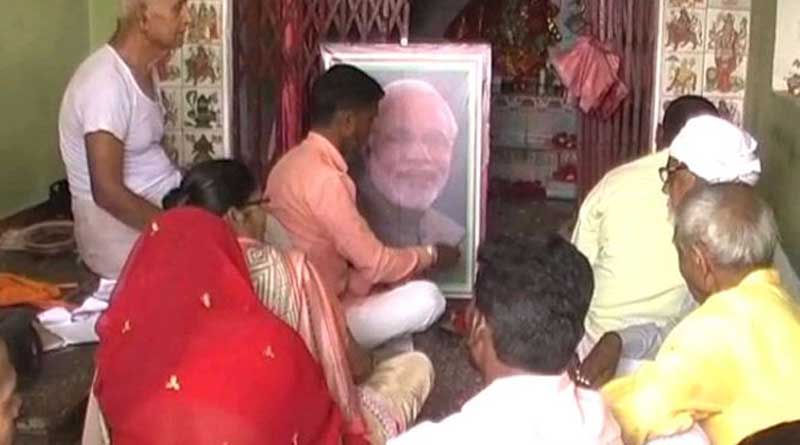 Supporters performing Puja of PM Modi in UP's Balia