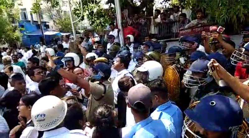Clash between police man and lawyers in Howrah municipality