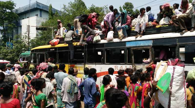 Migrated labourers going back to Jharkhand to cast vote