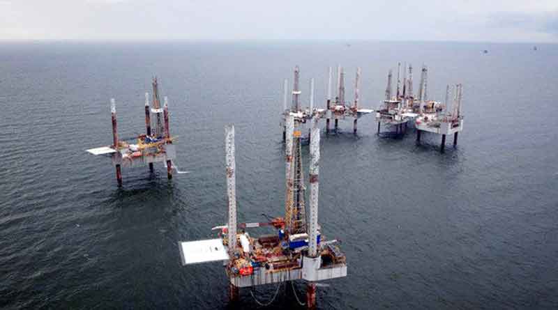 US crude prices tumble amid fear of negative price