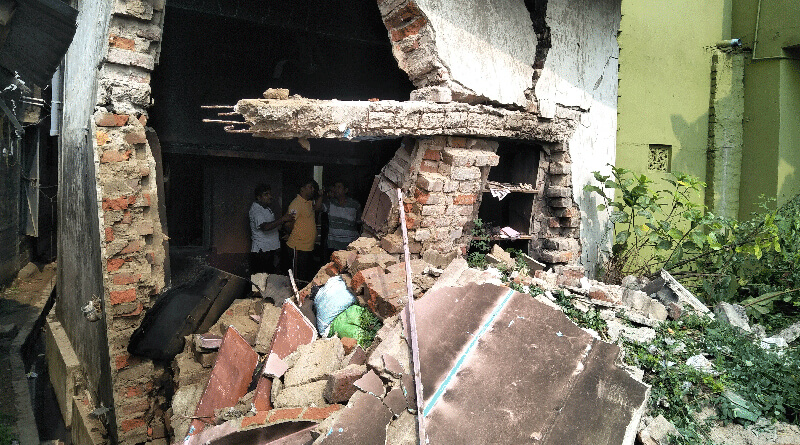 Blast occured in club at Mallarpur in Birbhum, locals panicked