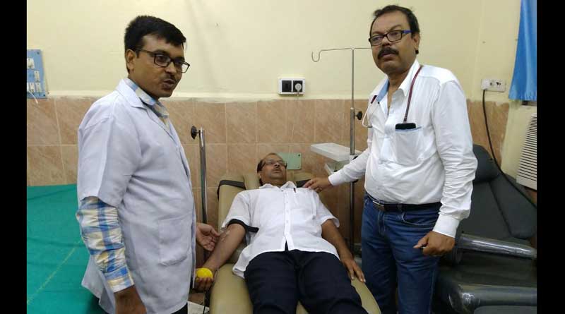 Katwa: A business man donates blood on his 47th Birthday